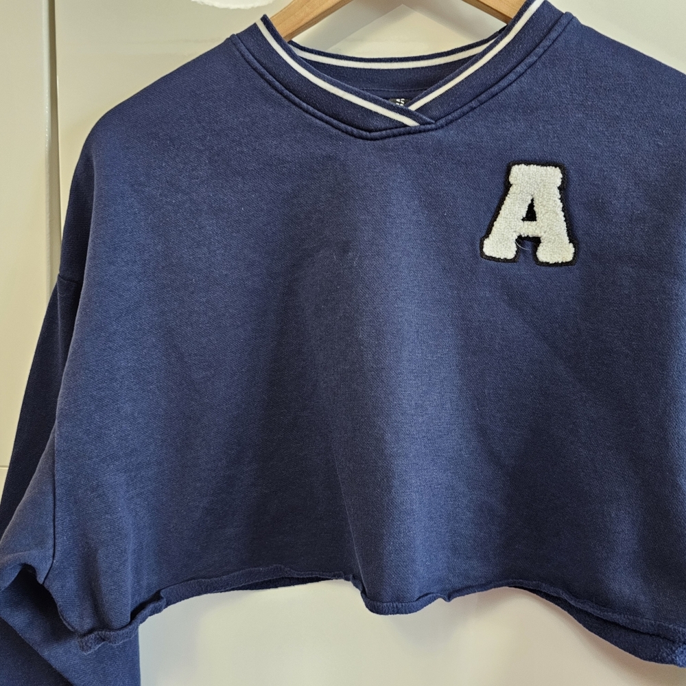 Cropped H&M Sweatshirt - Picture 4 of 8